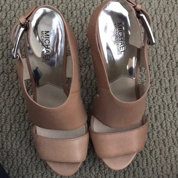 MICHAEL Michael Kors Leather Platform Sandal - Picture 3 of 6